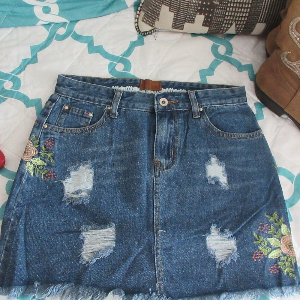 Cute Embroidered Denim Skirt